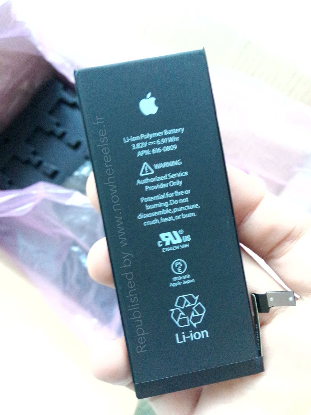 More Photos of Purported 1810 mAh Battery for 4.7-inch iPhone 6 Surface