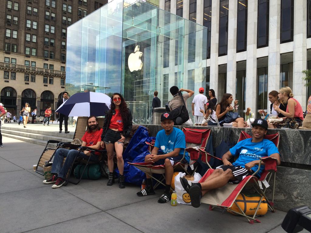 People Are Already in Line for the iPhone 6! [Photo]