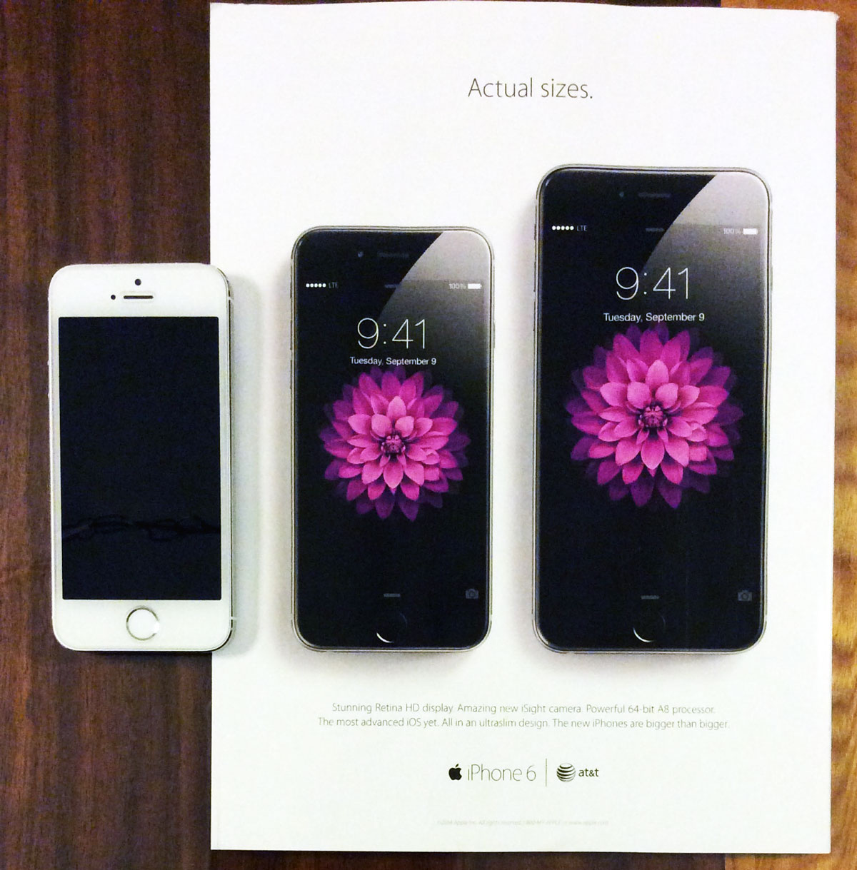 Apple &#039;Actual Sizes&#039; iPhone 6 Ad Featured on the Back Cover of Rolling Stone Magazine [Photo]