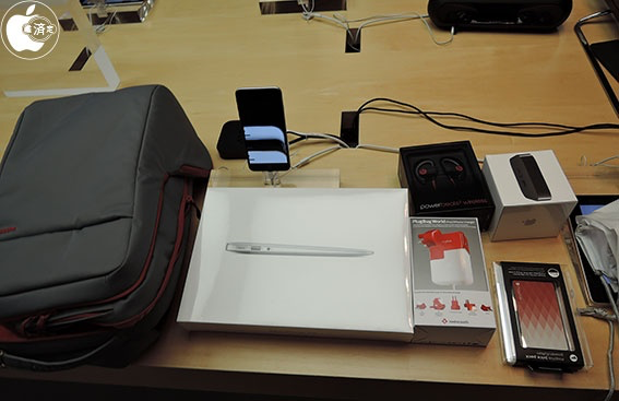 Apple&#039;s 2015 &#039;Lucky Bags&#039; Go On Sale at Japanese Retail Stores