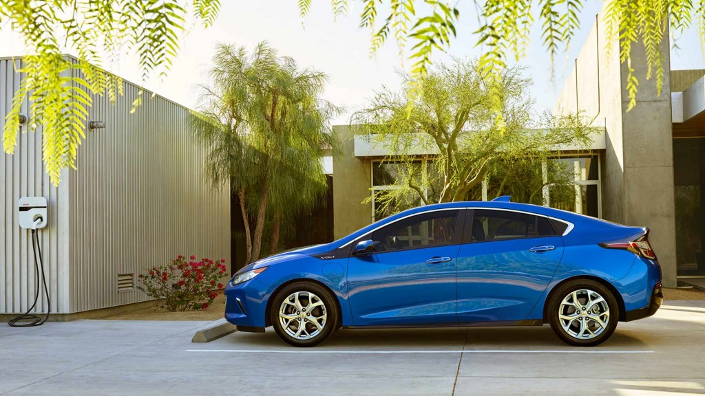 The 2016 Chevy Volt Features Apple CarPlay Integration