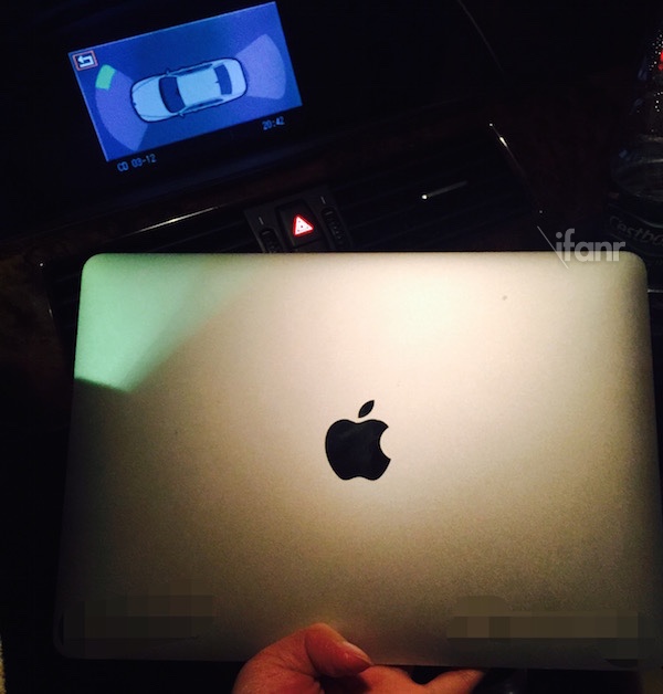 Leaked Photos of Rumored 12-Inch MacBook Air Lid and Display?