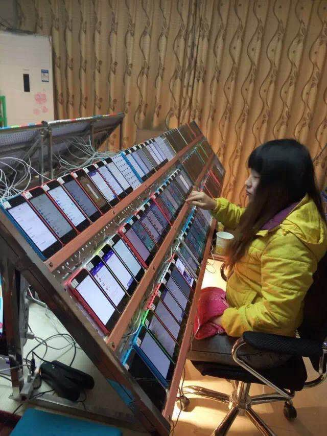 Viral Photo Shows How Chinese Workers Are Used to Manipulate App Store Rankings