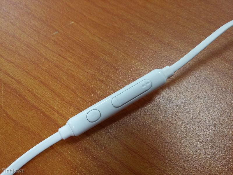 Leaked Samsung Galaxy S6 Headphones Look a Lot Like Apple EarPods [Photos]