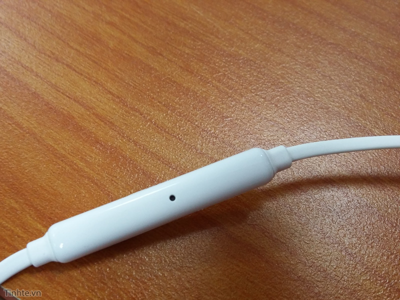 Leaked Samsung Galaxy S6 Headphones Look a Lot Like Apple EarPods [Photos]