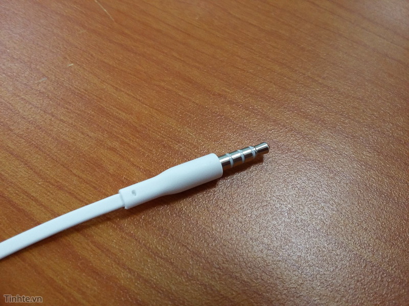 Leaked Samsung Galaxy S6 Headphones Look a Lot Like Apple EarPods [Photos]