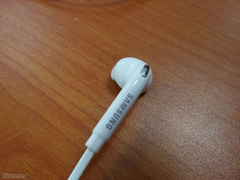 Leaked Samsung Galaxy S6 Headphones Look a Lot Like Apple EarPods [Photos]