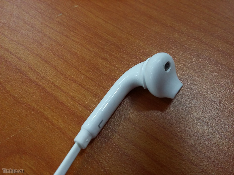 Leaked Samsung Galaxy S6 Headphones Look a Lot Like Apple EarPods [Photos]