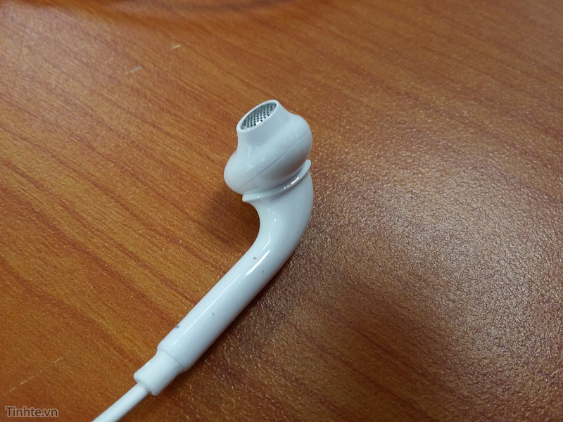 Leaked Samsung Galaxy S6 Headphones Look a Lot Like Apple EarPods [Photos]