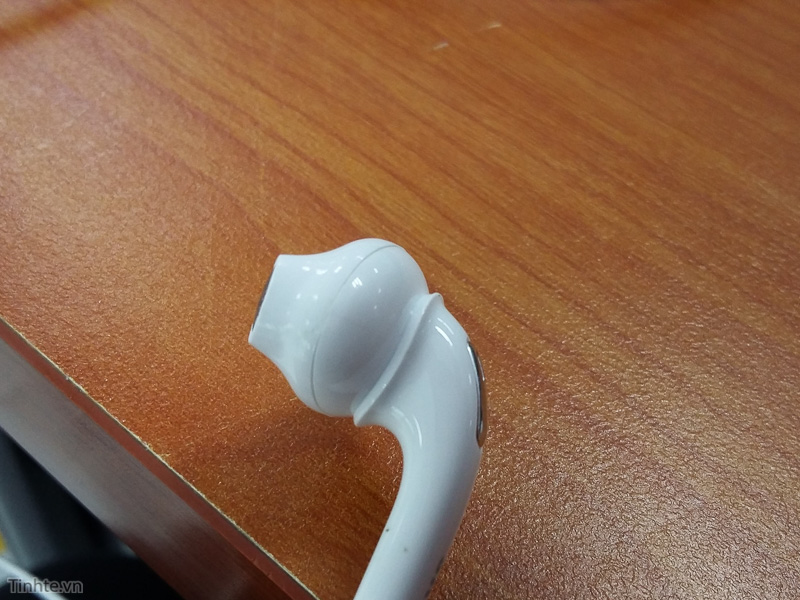 Leaked Samsung Galaxy S6 Headphones Look a Lot Like Apple EarPods [Photos]