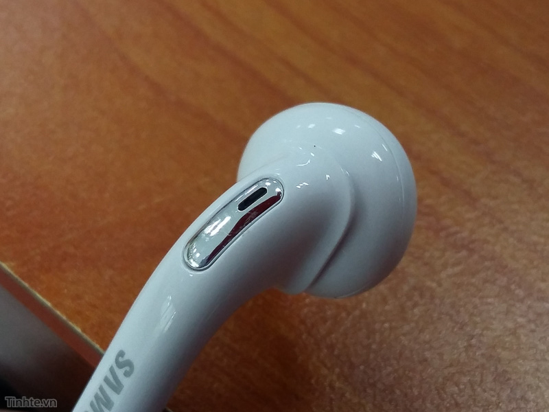 Leaked Samsung Galaxy S6 Headphones Look a Lot Like Apple EarPods [Photos]