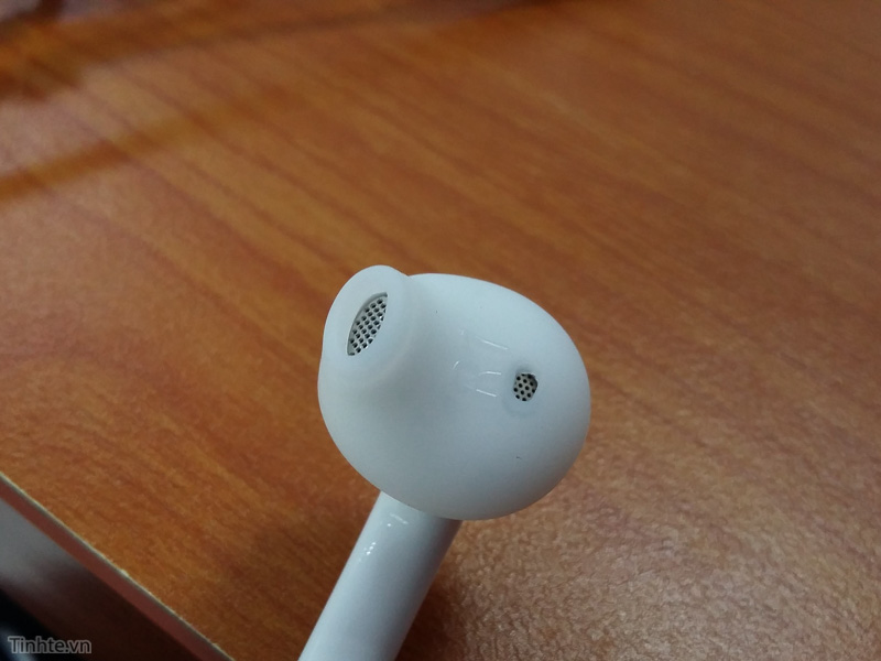 Leaked Samsung Galaxy S6 Headphones Look a Lot Like Apple EarPods [Photos]