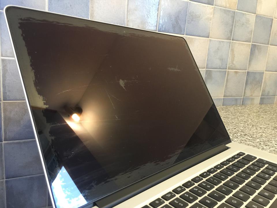Retina MacBook Pro Users Complain Anti-Reflective Display Coating is Wearing Off [Photos]