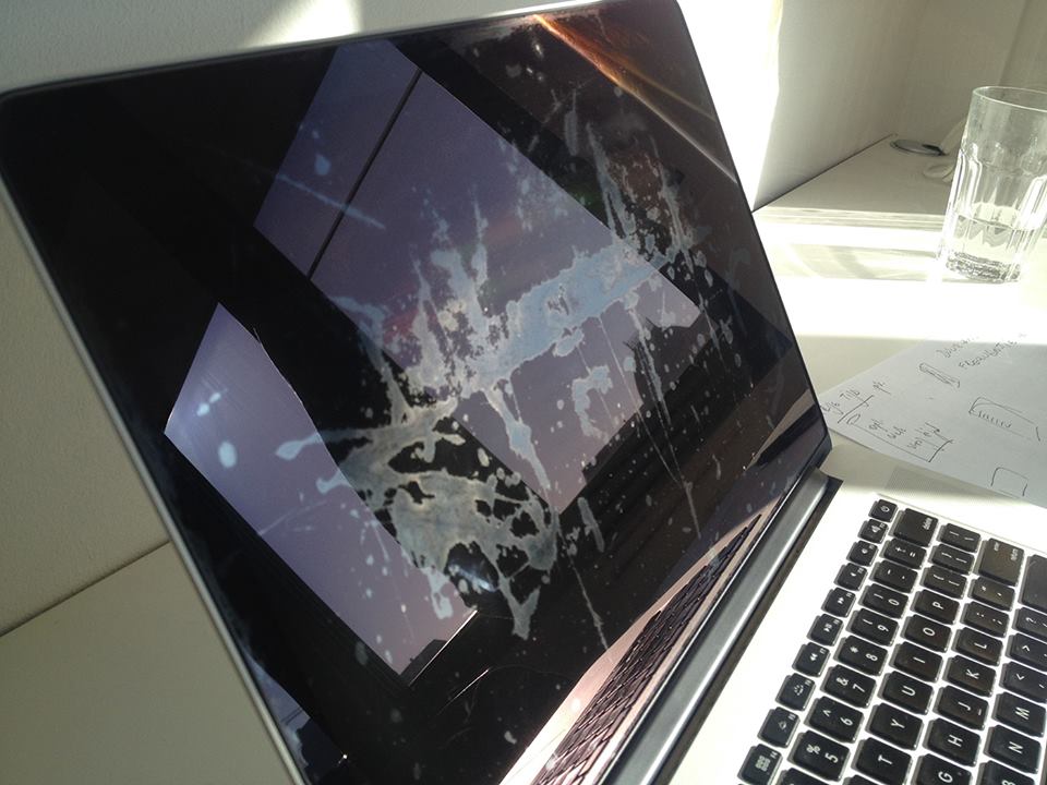 Retina MacBook Pro Users Complain Anti-Reflective Display Coating is Wearing Off [Photos]