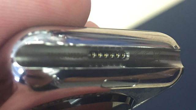 The Apple Watch Has a Hidden Diagnostic Port [Photo]