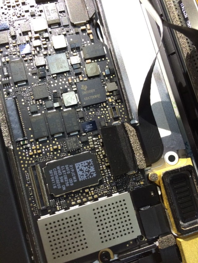 Early Teardown of the New 12-Inch Retina MacBook [Photos]