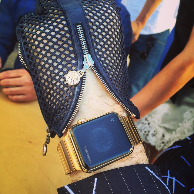 Apple Gives Designer Karl Lagerfeld an Apple Watch With a Gold Link Bracelet [Photo]