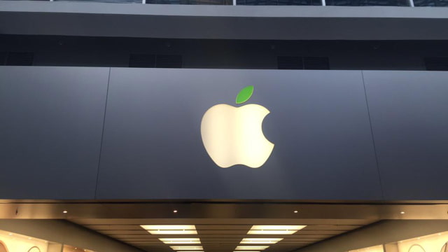 Apple Store Logos Get a Green Leaf for Earth Day [Photos]