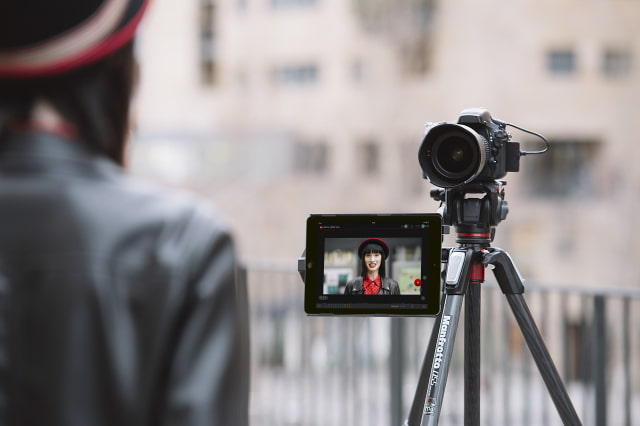 Manfrotto Digital Director Turns Your iPad Into a Live Preview Monitor for Your Camera