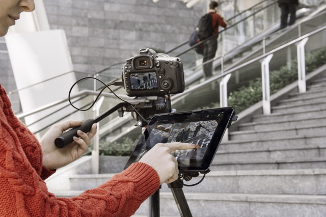 Manfrotto Digital Director Turns Your iPad Into a Live Preview Monitor for Your Camera