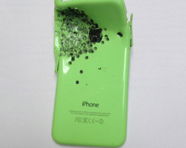 iPhone 5c Saves Man&#039;s Life by Stopping Brunt of Shotgun Blast [Photo]