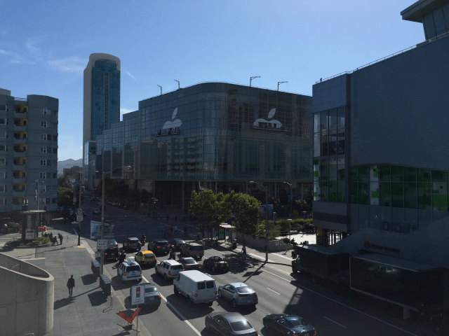 Apple Begins Putting Up WWDC 2015 Banners Ahead of Monday&#039;s Keynote