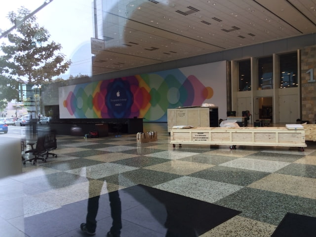 Apple Begins Putting Up WWDC 2015 Banners Ahead of Monday&#039;s Keynote