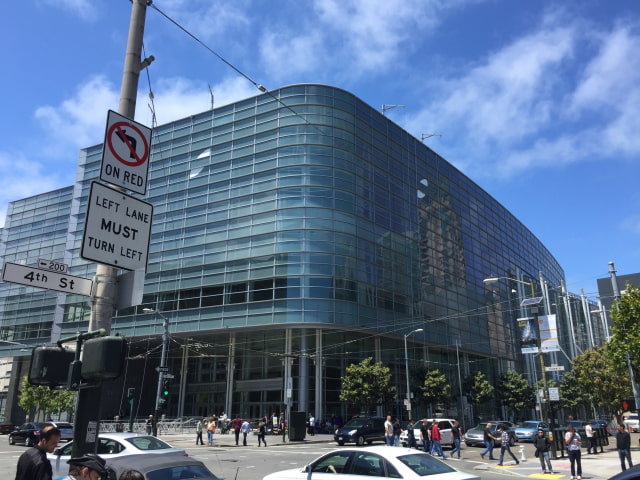 Apple Begins Putting Up WWDC 2015 Banners Ahead of Monday&#039;s Keynote