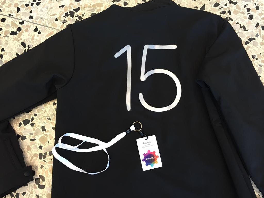 Check Out This Year&#039;s WWDC Jacket and Badge [Photo]