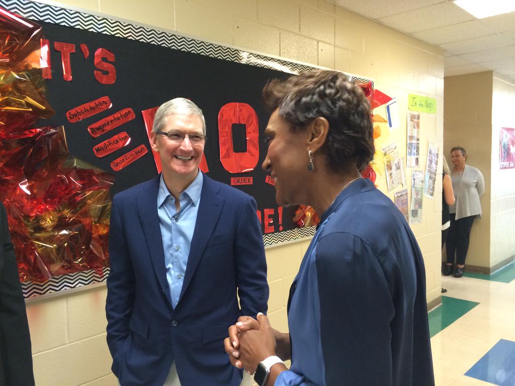 Tim Cook to Unveil Plan to End Digital Divide in America&#039;s Public Schools Tomorrow