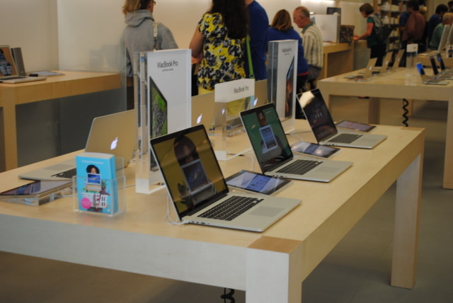 Apple Store iPad Smart Signs to be Replaced With Mac and iOS Apps