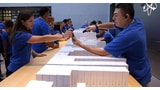 Apple Says It's On Pace to Beat Last Years 10 Million Unit First Weekend Record for iPhones Sold