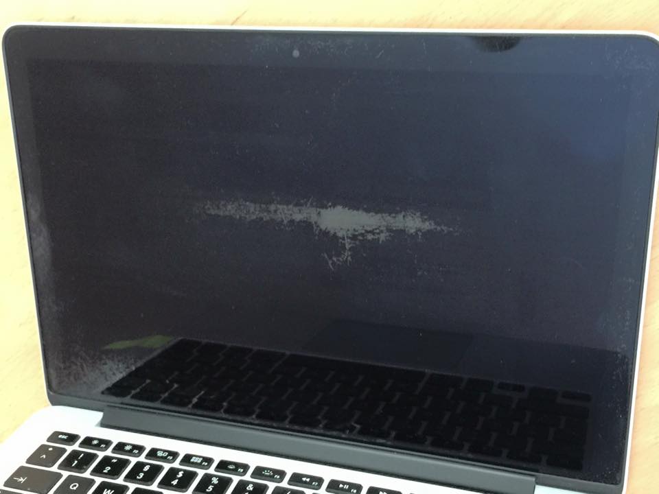 Apple Launches Quality Program to Address Anti-Reflective Coating Issue on MacBooks