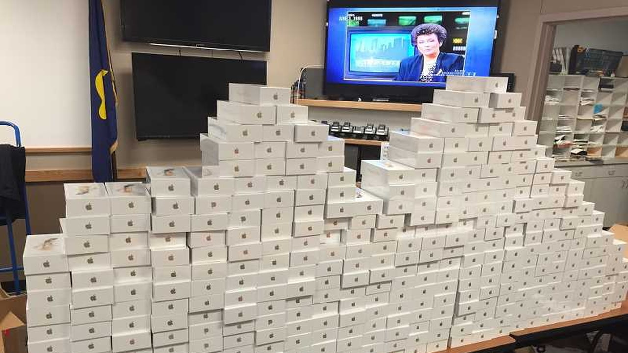 Police Seize Nearly 500 Iphones In Apple Gift Card Fraud