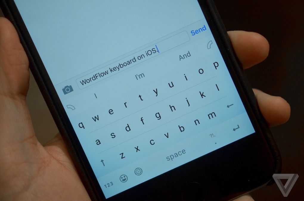 Leaked Screenshot of Microsoft&#039;s Keyboard for iOS Reveals One-Handed Typing Mode [Image]