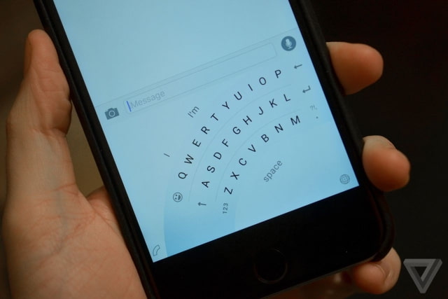 Leaked Screenshot of Microsoft&#039;s Keyboard for iOS Reveals One-Handed Typing Mode [Image]