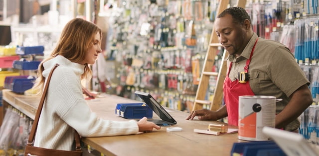 New Square Reader With Apple Pay Support Now Available in Apple Stores