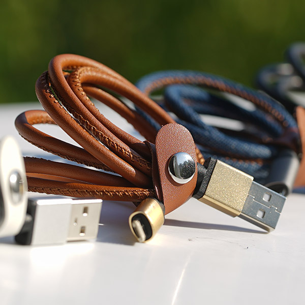 This USB Cable Can Charge Both iOS and Android Devices With a Single Connector [Video]