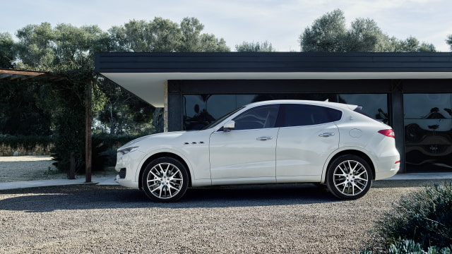 New Maserati Levante SUV Supports Apple CarPlay