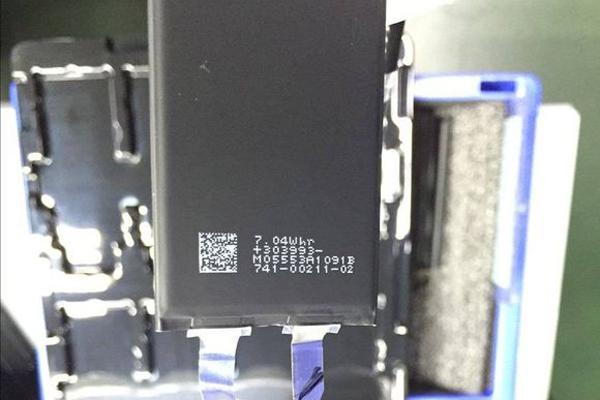 iPhone 7 to Feature Ceramic Body Material, No Smart Connector, Slightly Larger Battery? [Photos]