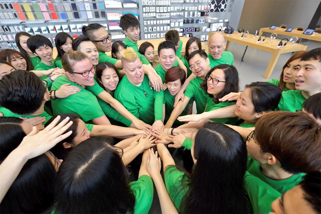 Apple Stores Go Green to Raise Awareness Ahead of Earth Day