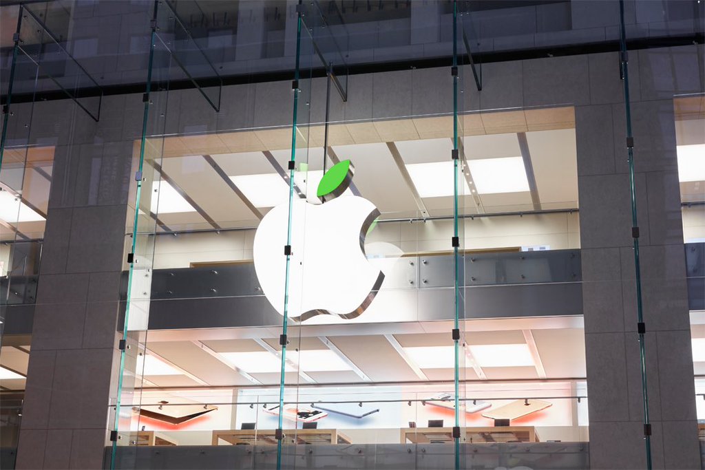 Apple Stores Go Green to Raise Awareness Ahead of Earth Day