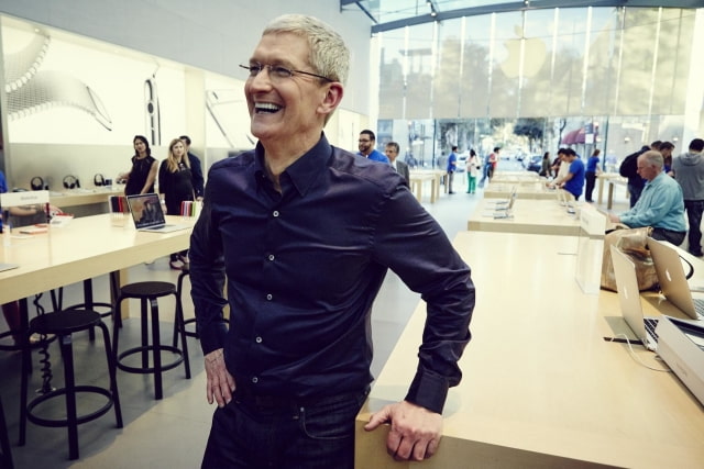 Tim Cook&#039;s Charity Lunch Auction Raises $515,000 to Benefit RFK Center