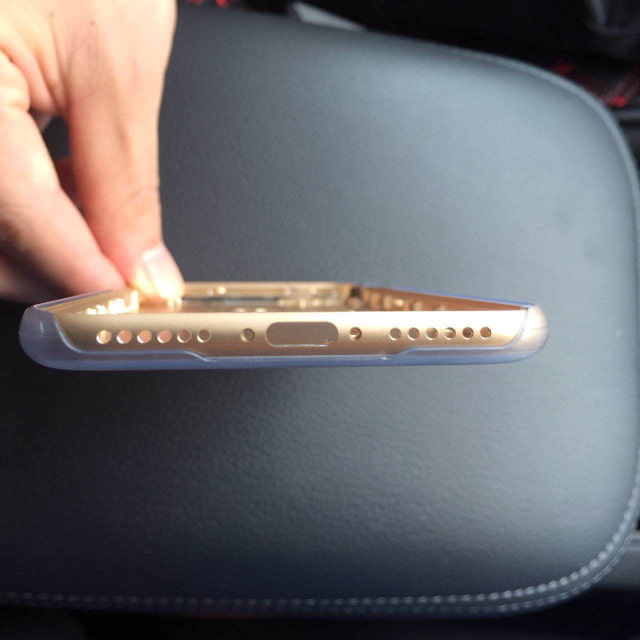 Leaked iPhone 7 Shell Has No Headphone Jack, Dual Speakers [Photos]