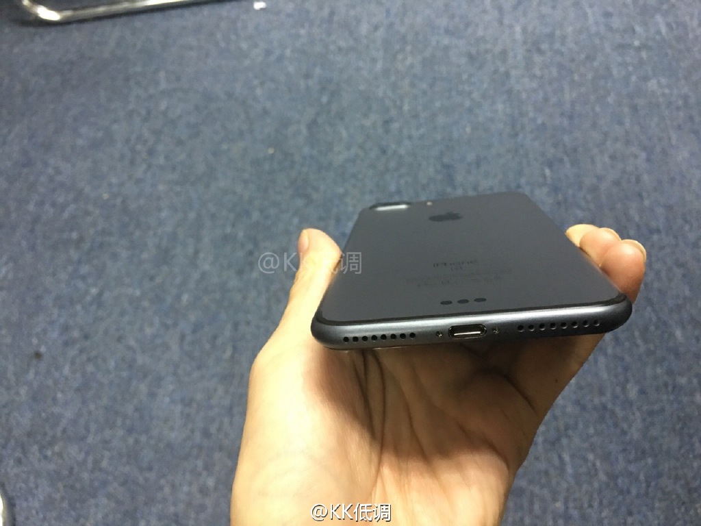 New Video and Photos of Alleged iPhone 7 Plus in Space Black With Smart Connector [Watch]