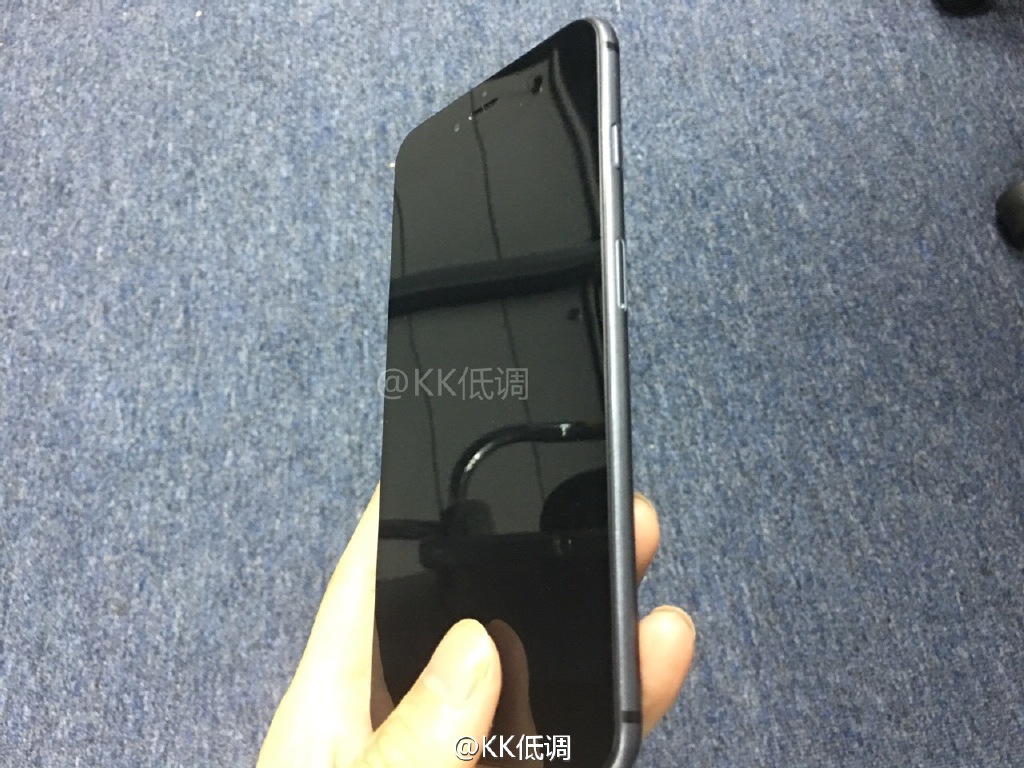 New Video and Photos of Alleged iPhone 7 Plus in Space Black With Smart Connector [Watch]