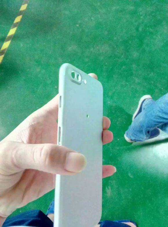 iPhone 7 Plus Shell Leaks Out of Foxconn? [Photos]