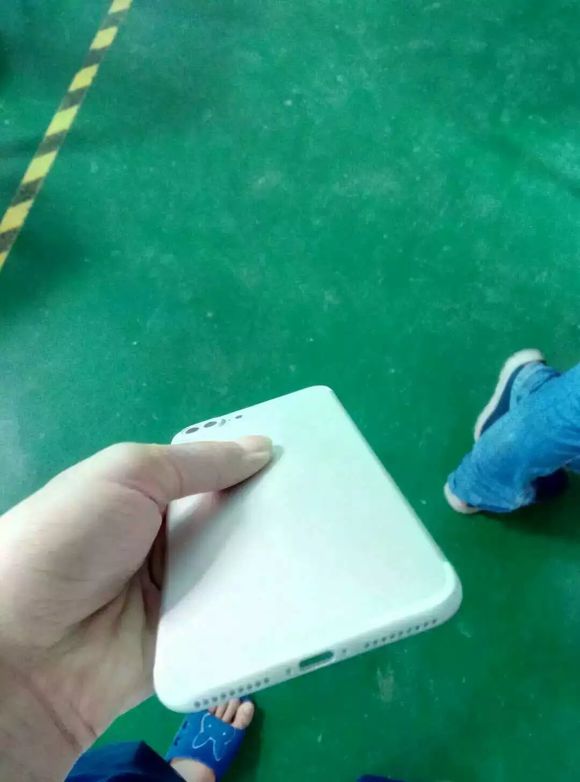 iPhone 7 Plus Shell Leaks Out of Foxconn? [Photos]