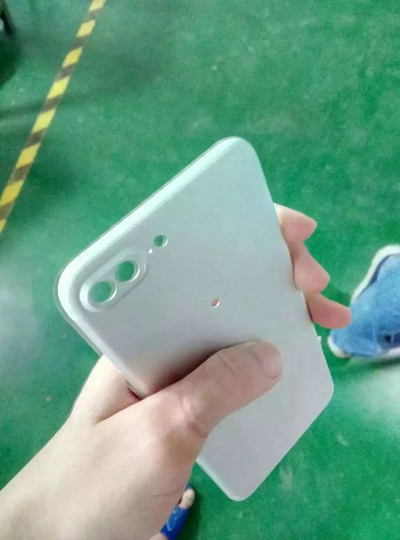 iPhone 7 Plus Shell Leaks Out of Foxconn? [Photos]