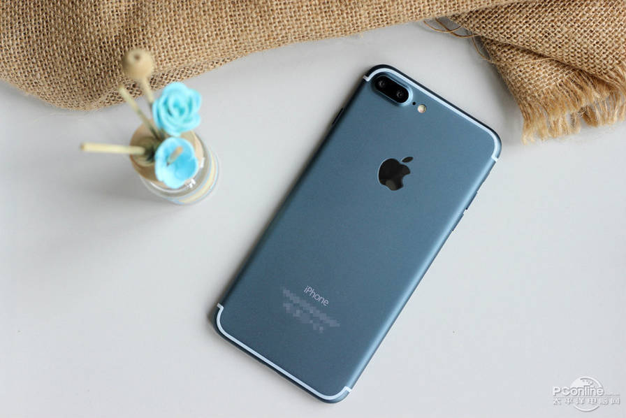 New Photos of Alleged Working Dark Blue iPhone 7 Plus  [Images]